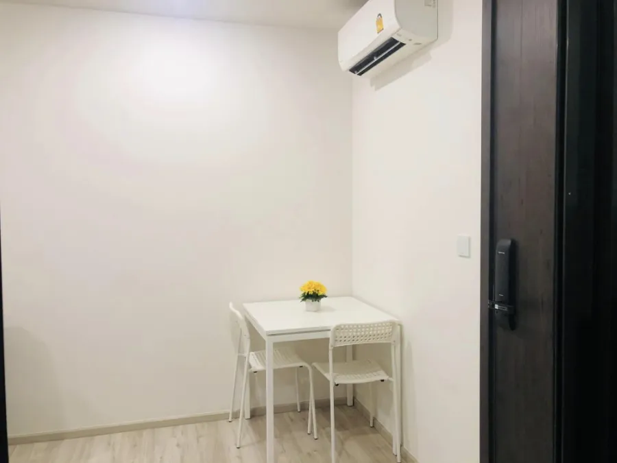 Condo for rent, XT Huaikhwang, spacious room, comfortable, tangible price Hurry up to reserve it. Don't wait.
