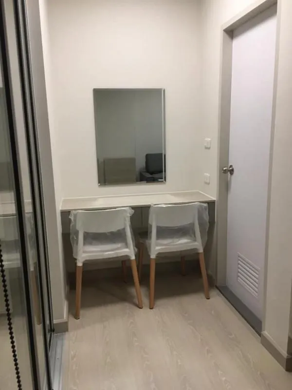 For rent Niche ID Pakkred Station with a king size bed. Waking up to the view of the pool It's like coming to vacation at Finver. Urgent.