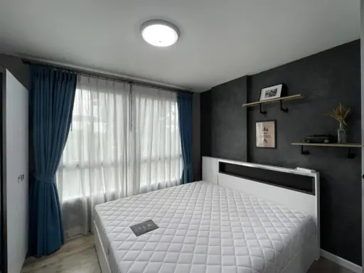 For rent, D Condo On Nut - Rama 9, decorated in rich tones. Install wallpaper in the whole room, very nice, hurry up and book now.