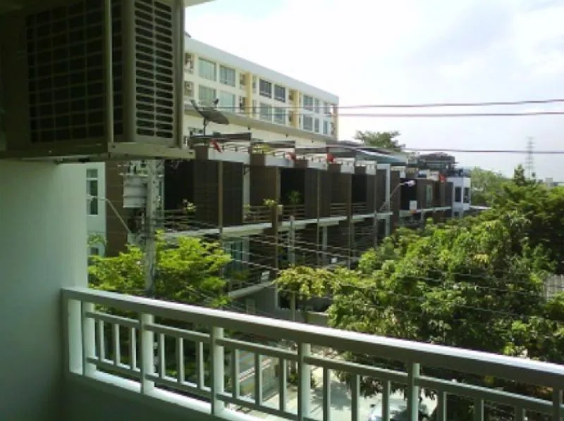 ให้เช่า ratchada city 18 ห้องหัวมุม ห้องใหญ่แถมเป็นส่วนตัวสุดๆ เฟอร์ครบ มาแต่ตัวได้เลยจ้า รีบเลย!!