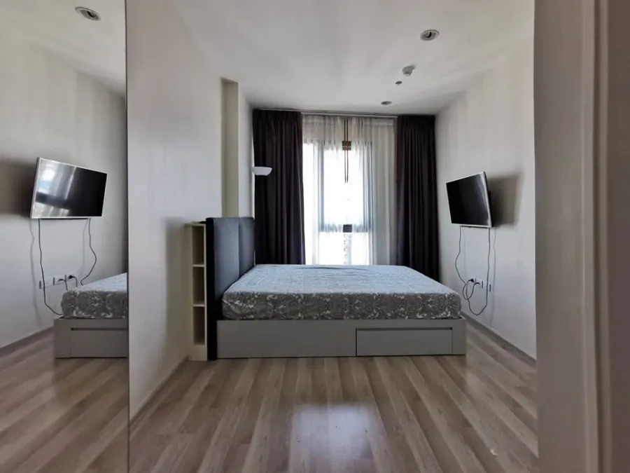 Centric Ratchada-Huai Khwang for rent, spacious room, comfortable living, lots of usable space, fully furnished and appliances, ready to move in.