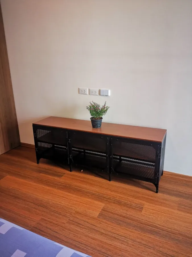 For rent: Lumpini Condo Town Ekamai 48, ready to move in, complete facilities, reasonable price, book now.