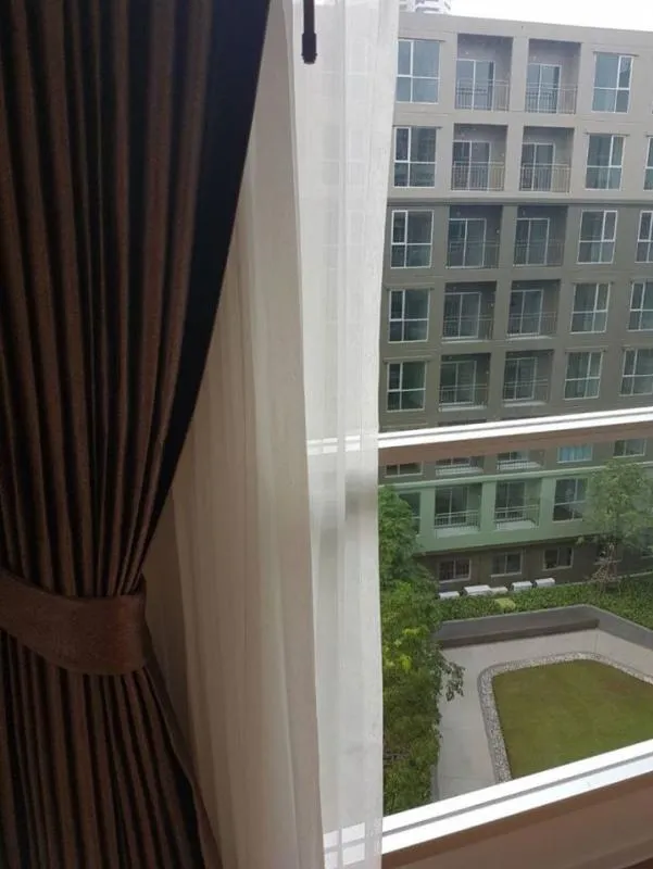 Rent lumpini place bangna km.3, 6th floor, building A, clean room. Fully furnished. The view of the pool is slow.
