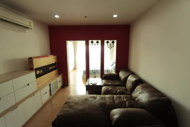 Sell and rent The Complete Ratchaprarop, super wow, super luxury, comfortable sofa, come with bed, love it.