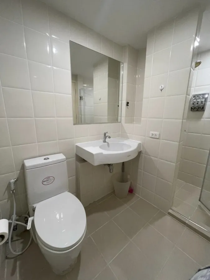 Condo for rent, Baan Navatara, room decorated in white-gray tones. Complete with furniture and electrical appliances. Let me tell you, don't miss it.