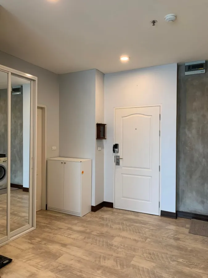 For sale/rent The Lighthouse Sathorn-Charoen Nakhon Decorate the room in loft style, 17th floor, high view, convenient, all in one place. Book now.