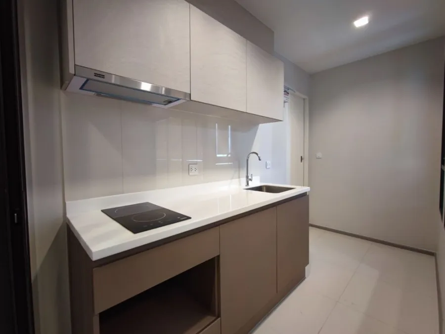 ขายคอนโด Life Sathorn Sierra 2 ห้องนอน 2 ห้องน้ำ เฟอร์ครบ ไม่ร้อนตอนบ่าย วิวสระน้ำ จองเลย