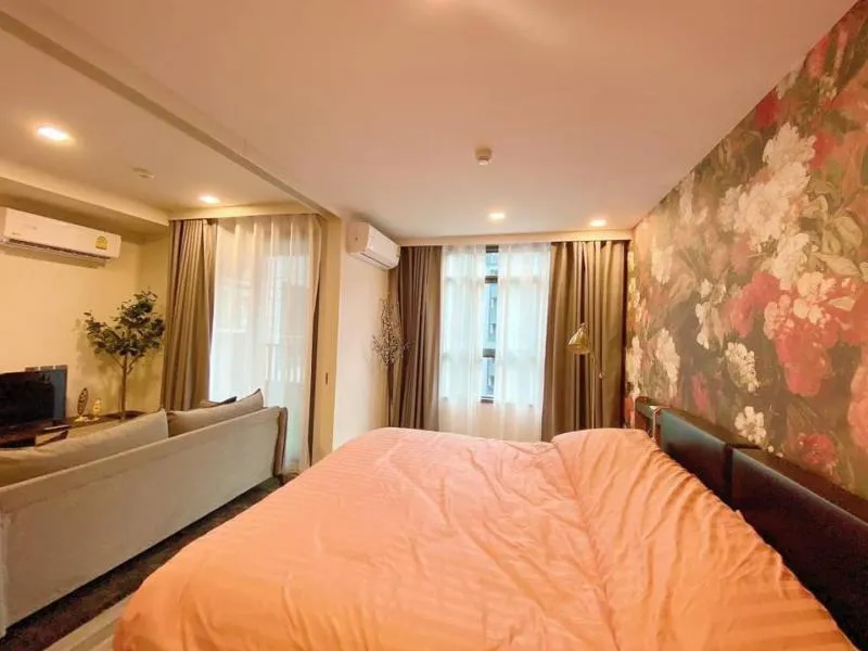 อย่าพึ่งเลื่อนผ่าน!! For rent Maestro 19 รัชดา ผนังติดวอล สวยมากๆ ห้องใหญ่พื้นที่เยอะ ห้องดีต้องจอง
