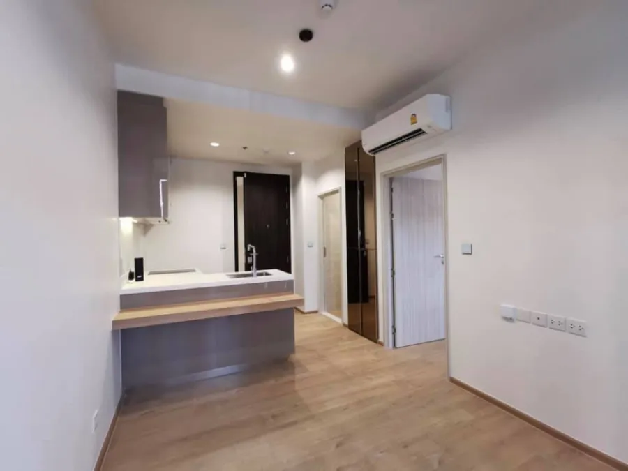 For rent Quinn Sukhumvit 101, new room in the box. Well built-in Soft leather sofa. Book now. Don't miss it.