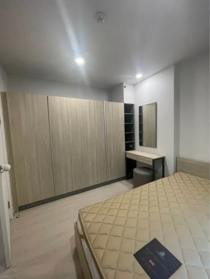 For rent, Phyll Phahol 34, 2nd floor, beautiful garden view, well decorated Buit-In, if interested, can move in now.