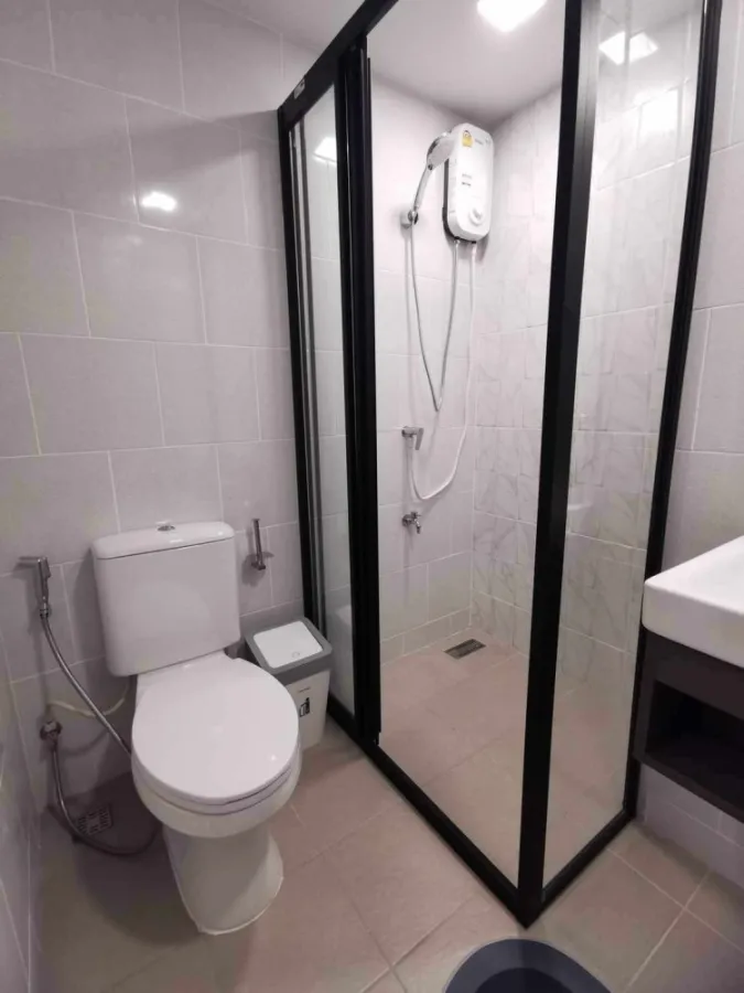 For rent, Cave Ava, 5th floor, airy, not hot, view of the pool and garden. I'd say it's very livable. Book now, don't wait.