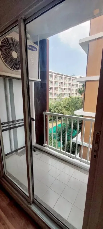 For sale or rent: WE CONDO, studio room, 5th floor, pool view, quiet, fully furnished. Book now!