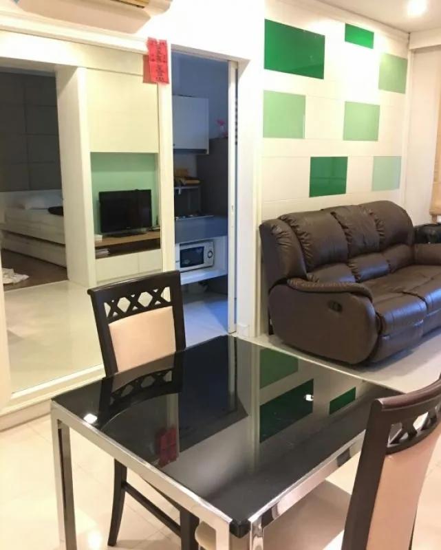 For Rent Q House สาทร เตียงบิ้วอินพิเศษ แต่งโทรนสีได้ฉุดฉาด โซฟาหรูนั้งสบาย ครบครั้นแบบนี้ห้ามพลาด