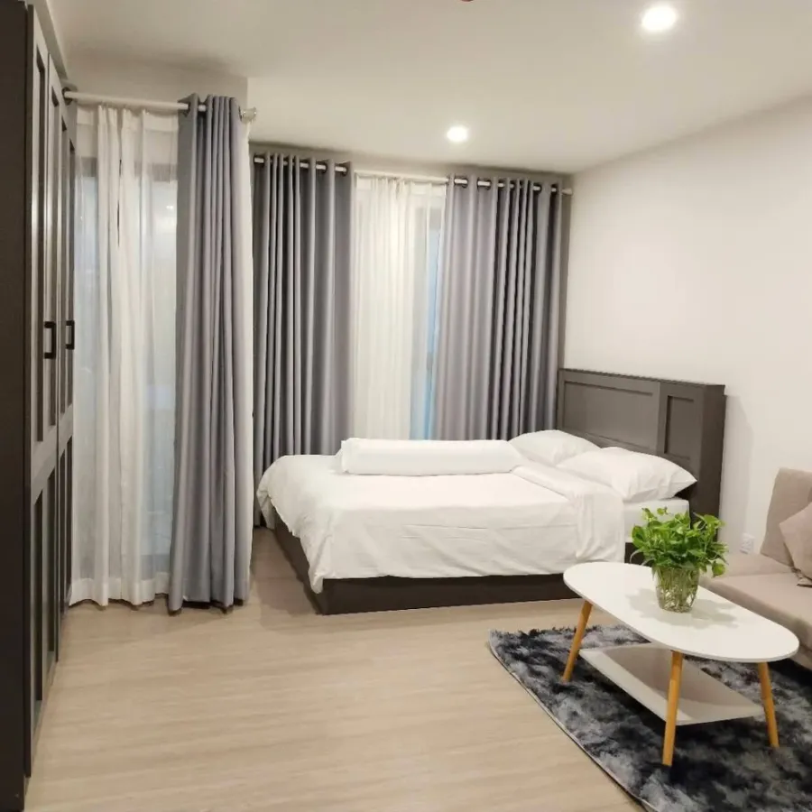ให้เช่า แอสปาย รัชโยธิน ห้องสตูดิโอขนาด 26 ต.ร.ม. วิวสระ ได้วิวนอกเมืองด้วย เฟอร์นิเจอร์ครบ มีเพียงกระเป๋าใบเดียวพร้อมเข้าอยู่ได้เลย