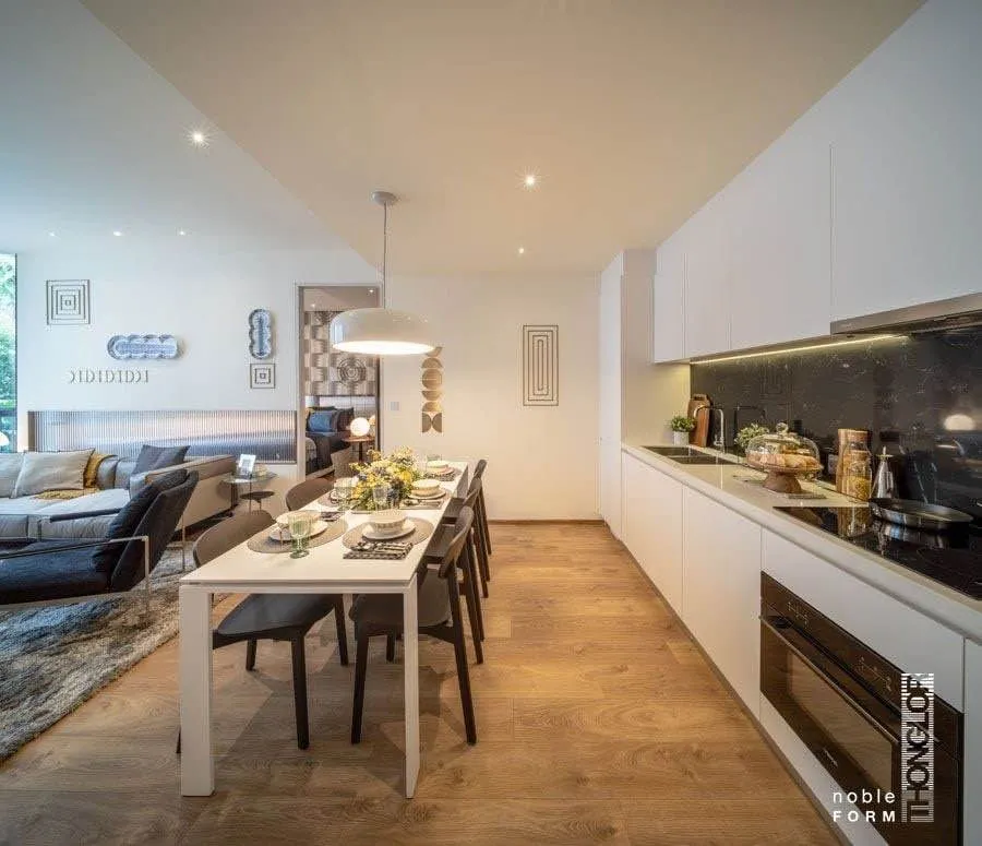 Down payment for sale, Noble Form Thonglor, 37th floor, spacious room, extremely luxurious, well furnished, hurry and reserve now.