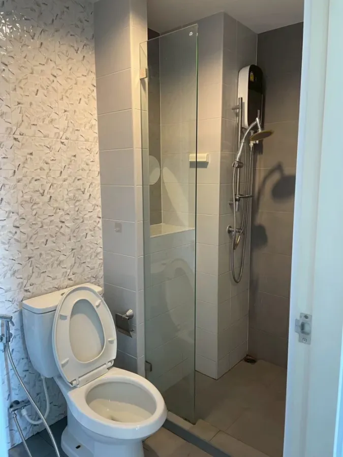 Condo for rent at The Trust @ BTS Erawan. Ready to move in, fully furnished with appliances. Book now! Don't miss this opportunity.