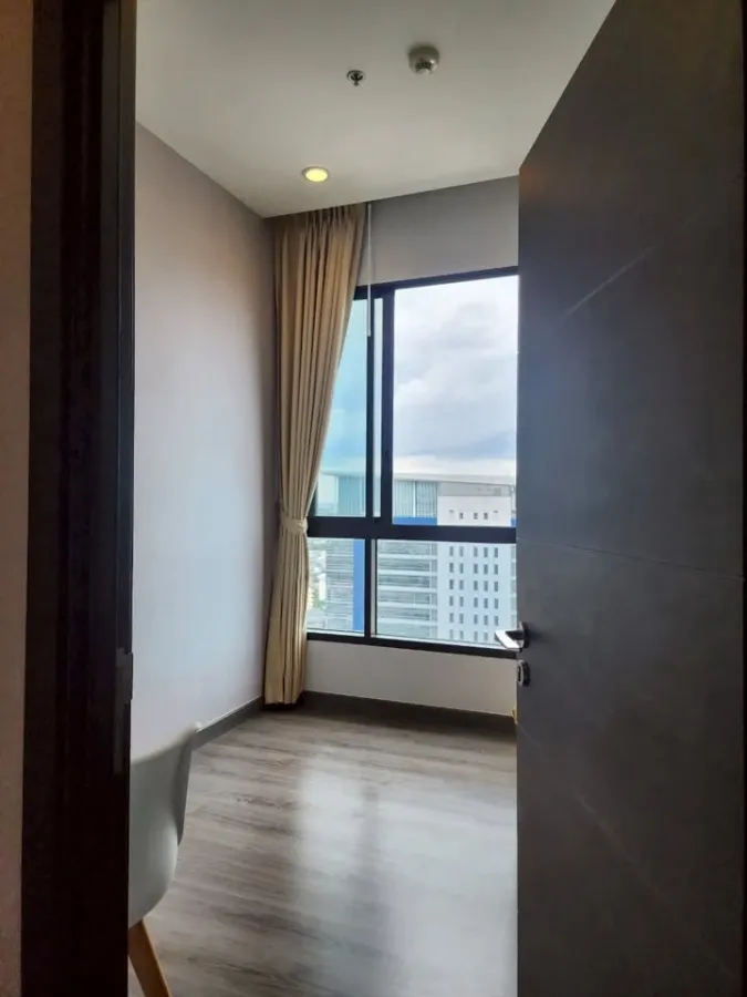 For sale: Urbano Rajavithi corner room with privacy, plenty of usable space, beautiful view of the Chao Phraya River. Don't miss it!