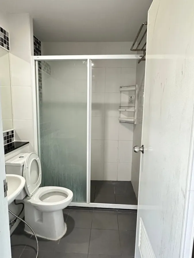 For sale, for rent, Regent Home 18 Chaengwattana-Lak Si, 7th floor, Building F, fully furnished, ready to move in, book now, don't miss it.