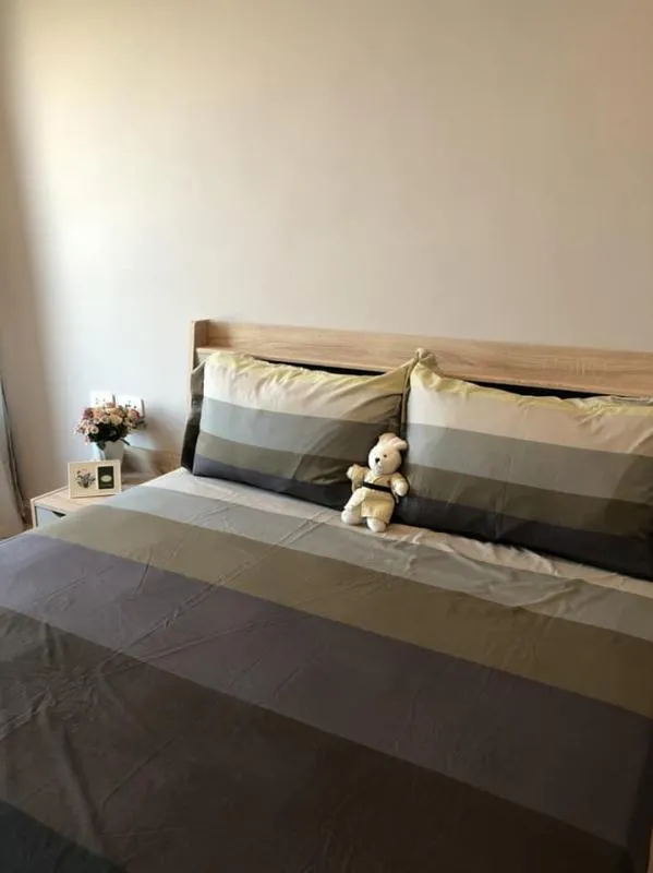 For Rent Casa Condo Sam Yaek Bang Yai High floor, beautiful room, double bed, cool decoration, everyone likes it. If interested, hurry up.