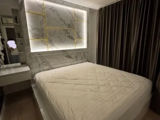 For rent Thana Astoria, a comfortable room, decorated in a simple and luxurious style, with excellent built-in furniture. Hurry and book now before yo
