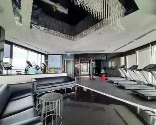 ขาย ให้เช่า คอนโด Rhythm Sathorn ห้องน่าอยู่ โทนสีเข้ม เป็นสัดส่วน ชั้นสูงพร้อมวิวสุดปัง ห้ามพลาดเลย
