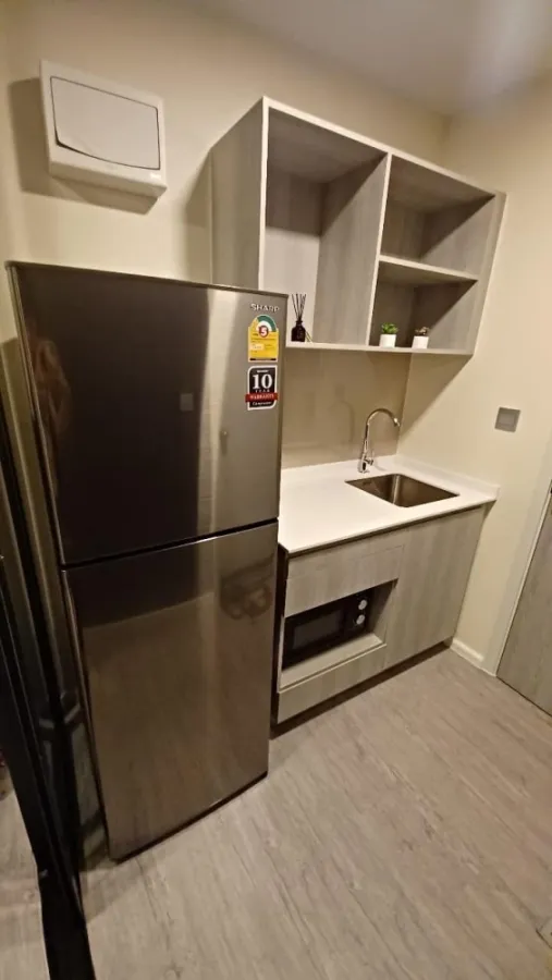 For rent, Cave Eva, 4th floor, outside view, partition room fully furnished Ready to move in. Hurry up to reserve before it's gone.