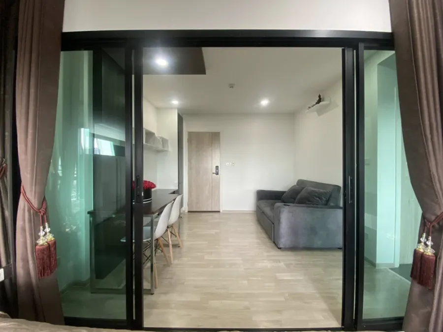 For sale: D Mark Condo Sutthisan, 1 bedroom, 1 bathroom, built-in headboard, great location, hurry and reserve now!