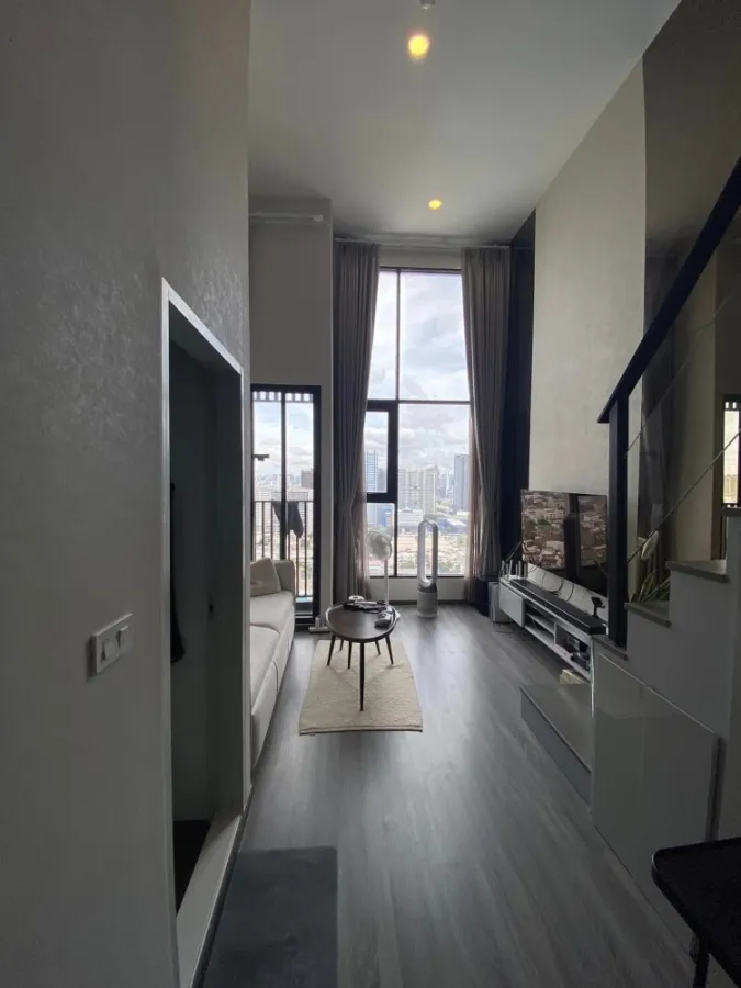 Selling condo rental, Night Bridge, Space, Ratchayothin, Double Space, a high view of the city.