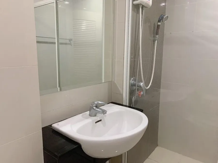 Selling Airlink Residences Romklao, 1 bedroom, 1 bathroom. Spacious living area, great location, convenient transportation. Don't miss out!