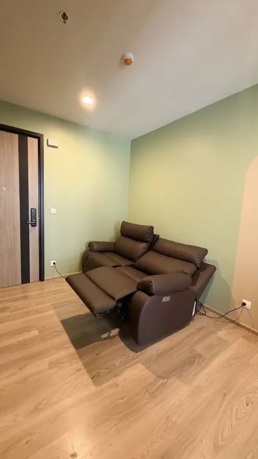 For rent: OKA Haus Sukhumvit 36, fully furnished room, ready to move in, complete with furniture and appliances, just bring your suitcase and move in.