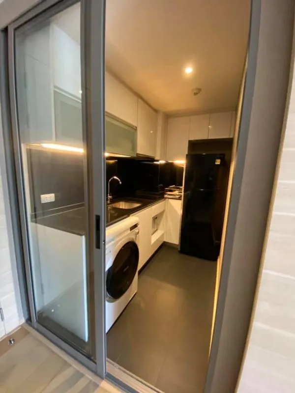 For rent!! Class Condo Silom, 3rd floor, nice room, fully furnished. Location in the heart of the city, don't miss it!!