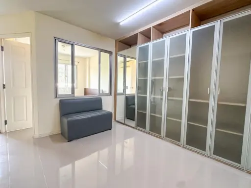 For sale: Lumpini Town Bodindecha-Ramkhamhaeng, 4th floor, large Buit-In wardrobe, fully furnished, all in one place, urgent.