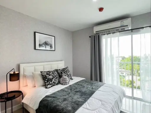 For rent Metro Park Sathorn, the room is separated into sections. Beautifully decorated and stylish, very livable. Don't delay, reserve now!!