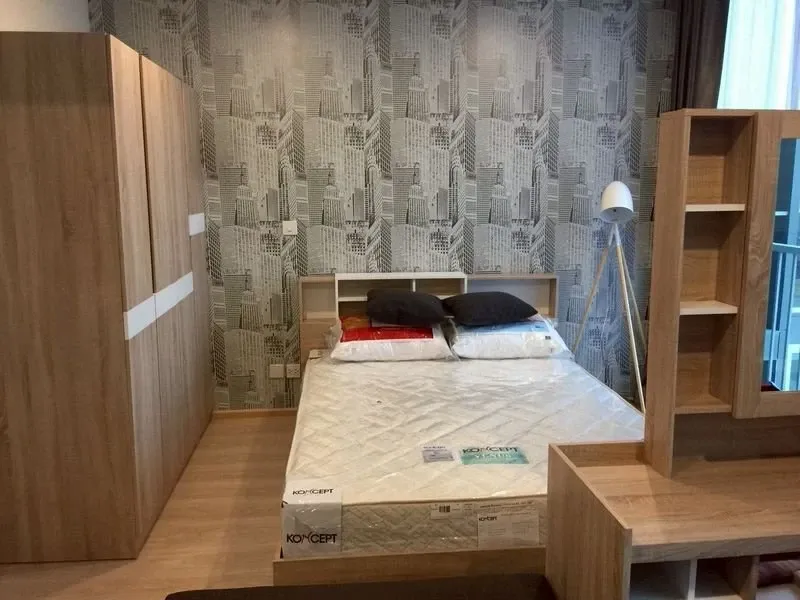 For sale: Noble Revolve Ratchada, high floor, 29th floor, city view, very nice, open view, not blocked, headboard with wallpaper, hurry up and grab it