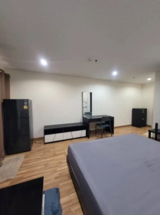 For rent, Regent Home 15 Chaengwattana, studio room, 10th floor, pool view. Beautiful room like this. Do not reserve, regret it instead.