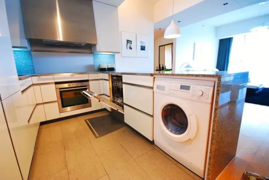 Condo for sale, The Met, south facing, not blocked by new buildings, fully furnished, ready to move in.