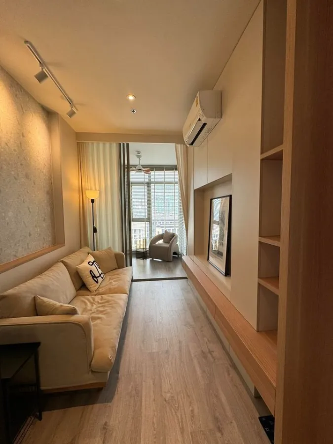 For rent: Rhythm Ekkamai Estate, 1 bedroom, fully built-in furniture, very livable. Hurry and reserve before it slips away.