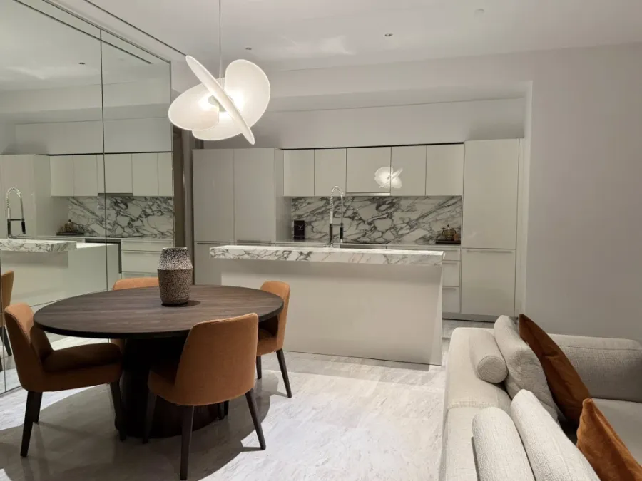 ให้เช่า Four Seasons Private Residences ที่พักแห่งนี้มอบความสง่างาม ความเป็นส่วนตัว และวิวแม่น้ำอันงดงามอย่างหาที่เปรียบไม่ได้ รีบจองเลย