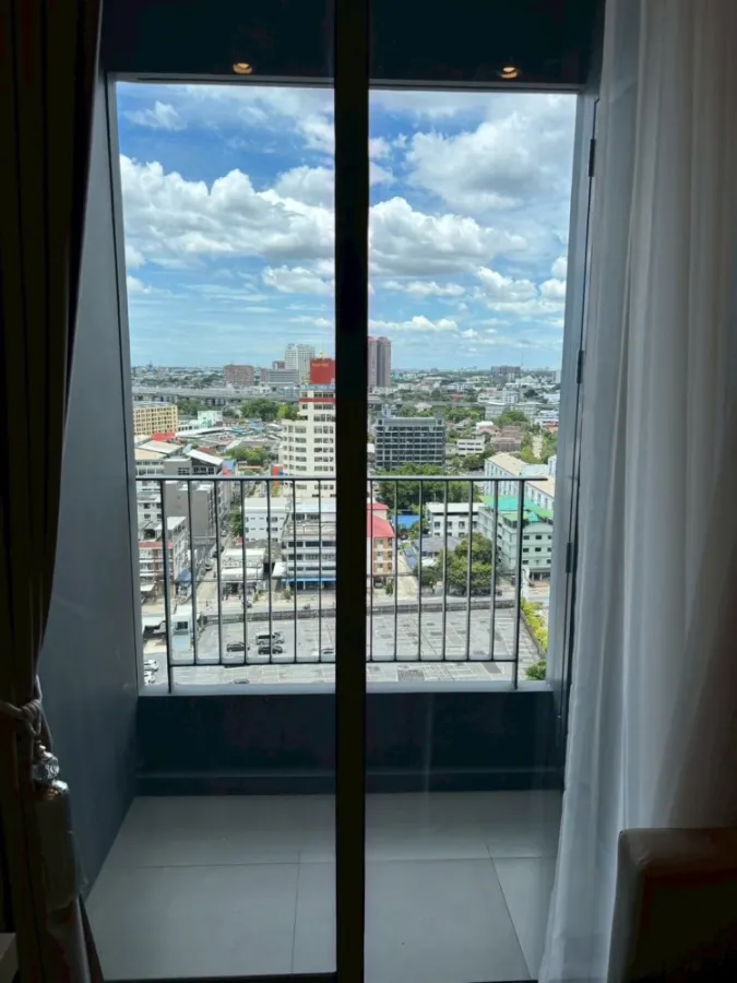 For sale: Ideo Mobi Sukhumvit 66, with a clear, open city view. The room has a spacious usable area. Hurry and reserve now!