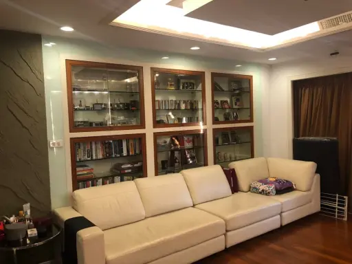 ขาย สเตท ทาวเวอร์ คอนโดมิเนียม ตกแต่งพร้อมอยู่ ทำเเลดี อย่ารอช้า