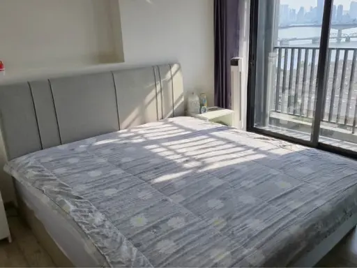 Selling Niche Mono Charoen Nakhon condo. Unit with stunning Chao Phraya River bend and Bangkok skyline view. Unobstructed view, no buildings blocking