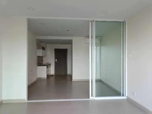 Empty room for sale, Supalai Park, Fai Chai Intersection, bright room, open view, easy on the eyes when looking at it. The wallpaper is well installed images