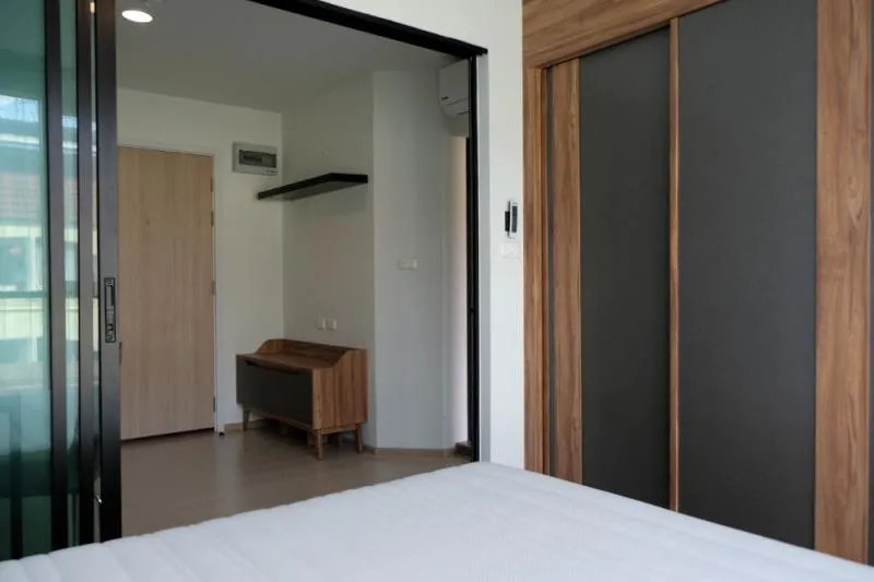 Urgent sale !! Condo The Excel Park Lasalle 19 beautiful room divided. Swimming pool view Can't miss it !!