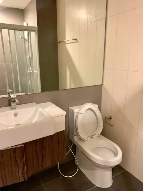 For rent!! Condo Centric Ratchada-Huai Khwang, 10th floor, fully furnished. Ready to move in immediately. Don't miss it!!