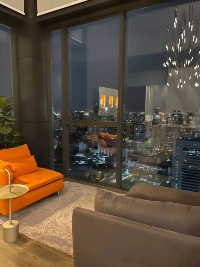 For sale, for rent!! Condo The Es at Singha Complex, Penthouse room, Rare Item, the most luxurious project next to MRT!!