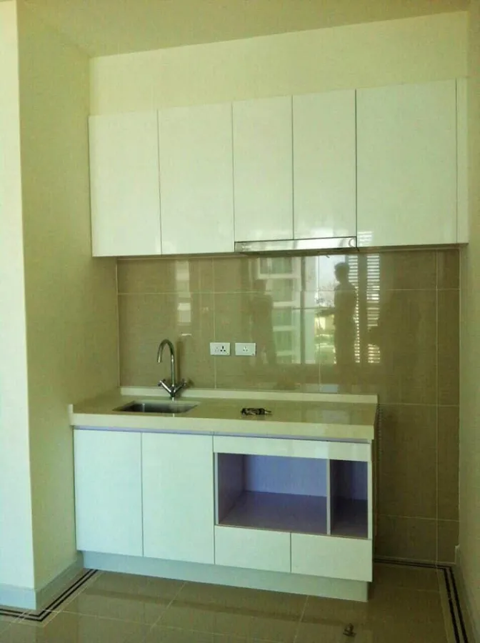 For sale TC Green Rama 9, decorated room, ready to move in. Wardrobe model Good build-in, great price, don't miss it.