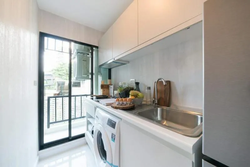 Urgent for rent !! Id condo, beautiful room, separate kitchen, good location near BTS, don't miss !!