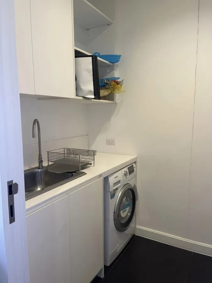 For rent, 185 Ratchadamri, the most popular furniture, full of huge wardrobes. The room is ready Hurry up to reserve now.