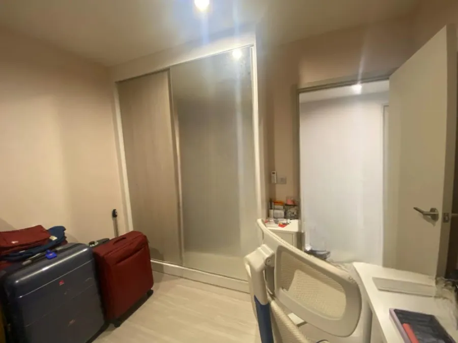 For sale: Aspire Erawan Prime, 16th floor, corner room, private, very spacious. Reserve first, get first. Urgent.