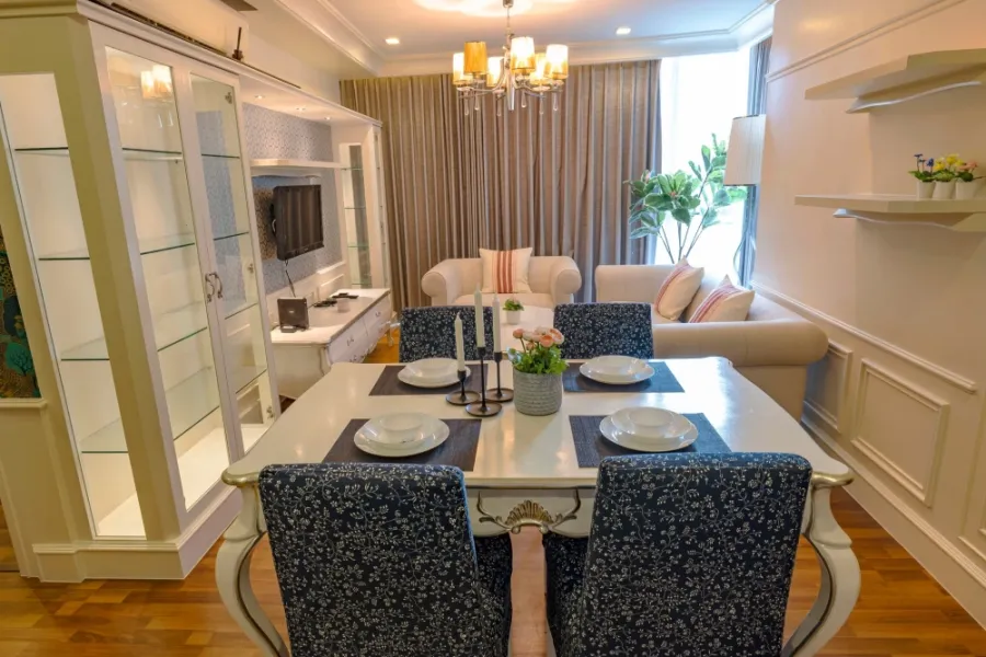 Condo for rent, Le Luxe Condominium, view of Sukhumvit Road, see BTS cars, not blocked by buildings, corner room.